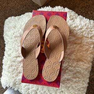 Tory Burch Monroe Thong-light makeup